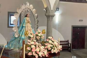 El trono de la Inmaculada Concepción, listo para el día grande de sus fiestas en Jinámar (Telde)/FJS Fotografía.